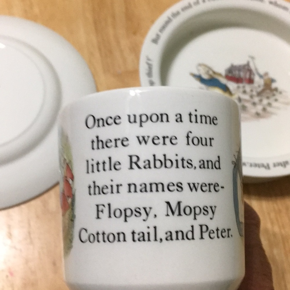 Wedgewood Peter Rabbit Nursery Set - Picture 8 of 13